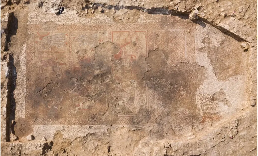 Mozaika stará 2000 let přepisuje Válku u Tróje: Odhalila ztracenou verzi slavného mýtu