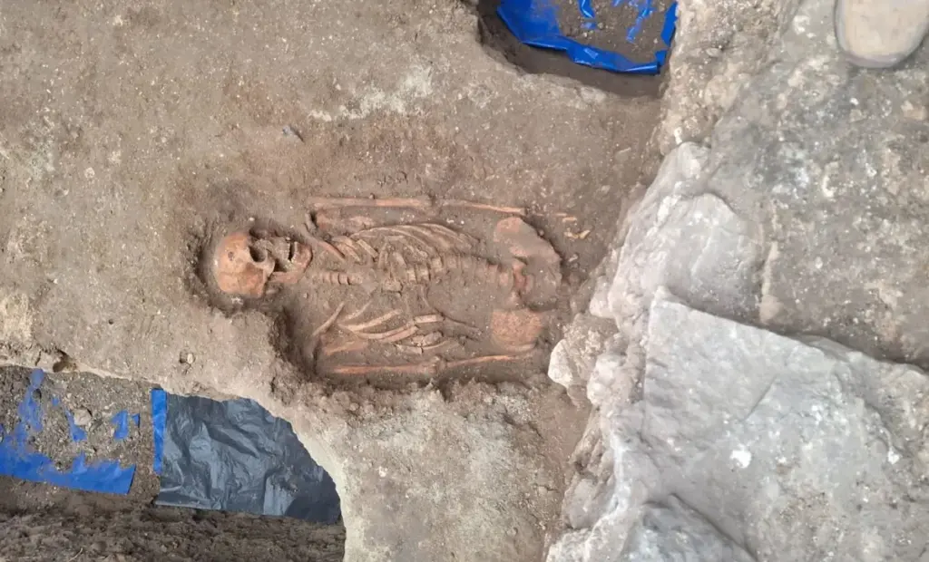 Proč archeologové našli vzácné pohřební kadidlo v hrobce pod londýnským Towerem