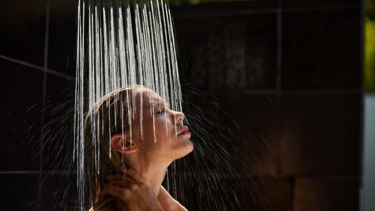 Proč experti na spánek sprchují těsně před spaním: Jde o skrytý signál pro mozek - image 1