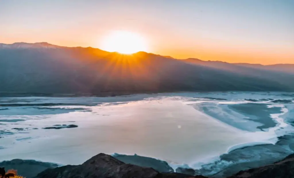 Tajemství Údolí smrti: Proč se v nejsušší pustině světa znovu objevilo starověké jezero?