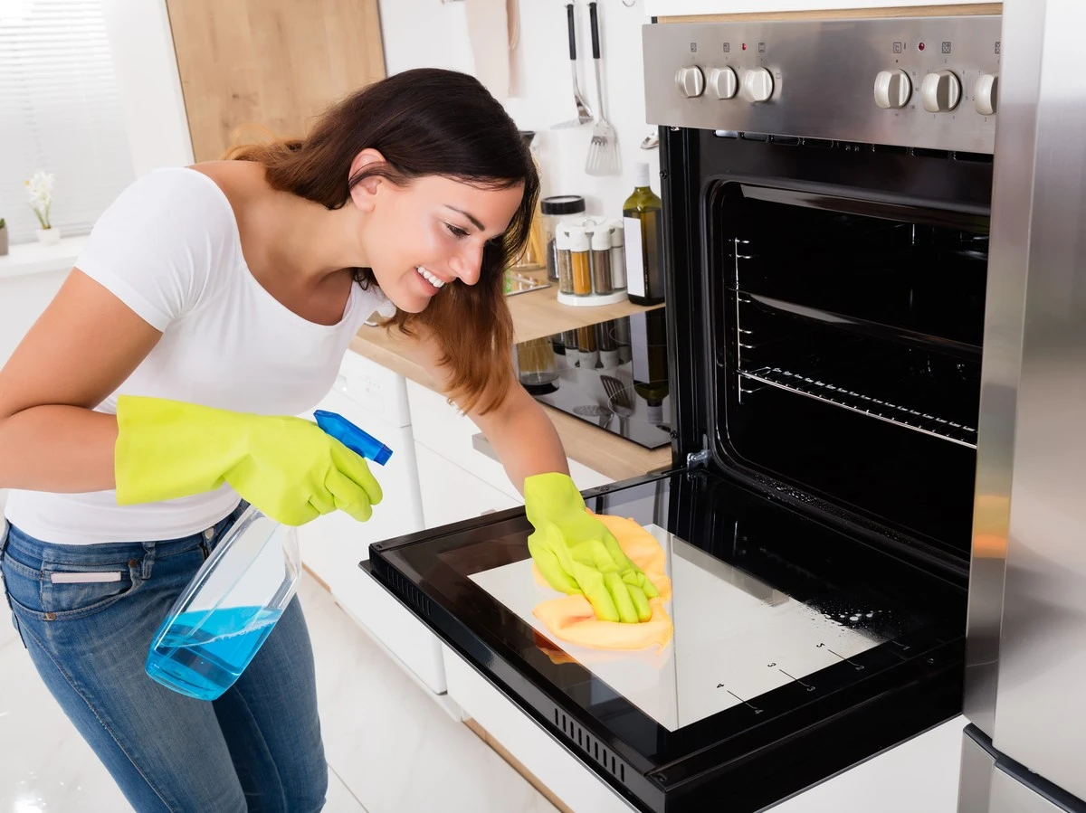 Čtyři hodiny gruntování? Ne, tato finta s těstem odstraní připálenou špínu bez námahy! - image 1