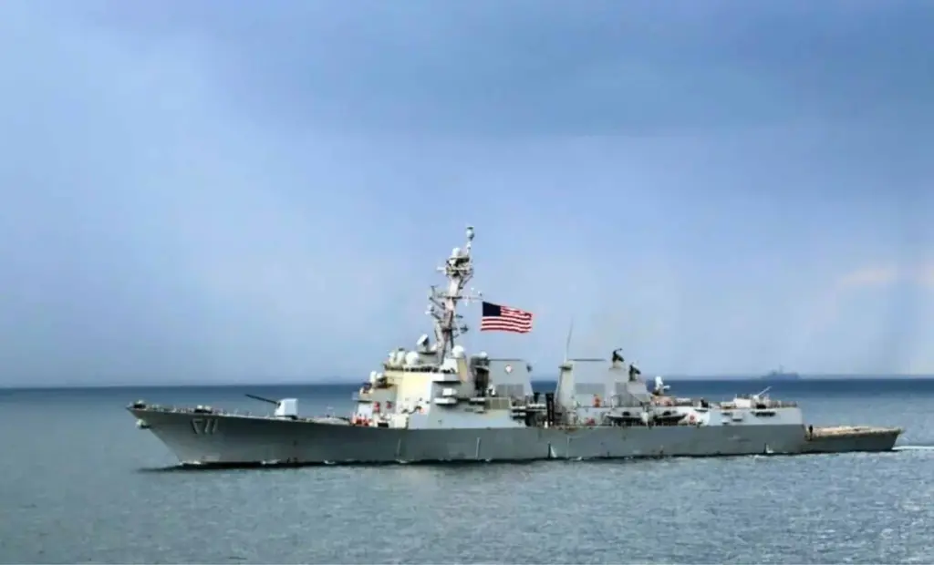 Proč americký torpédoborec nečekaně vplul do Skotska: 3 klíčové události, které odhalují skutečný plán NATO