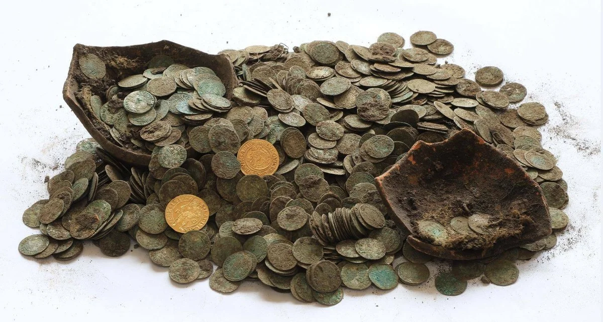 Proč archeologové tají, co našli u jaderné elektrárny: Stovky stříbrných mincí, které nikdy neměly být nalezeny - image 1