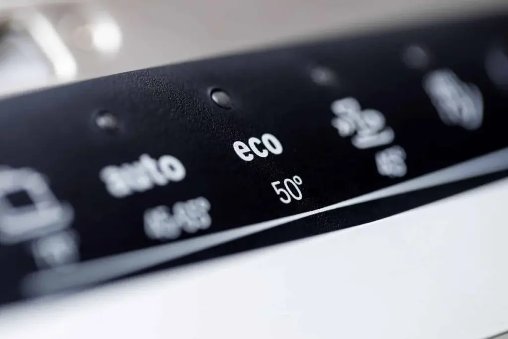 Proč experti nikdy nepoužívají Eco program na myčce, když potřebují rychlé a dokonalé výsledky