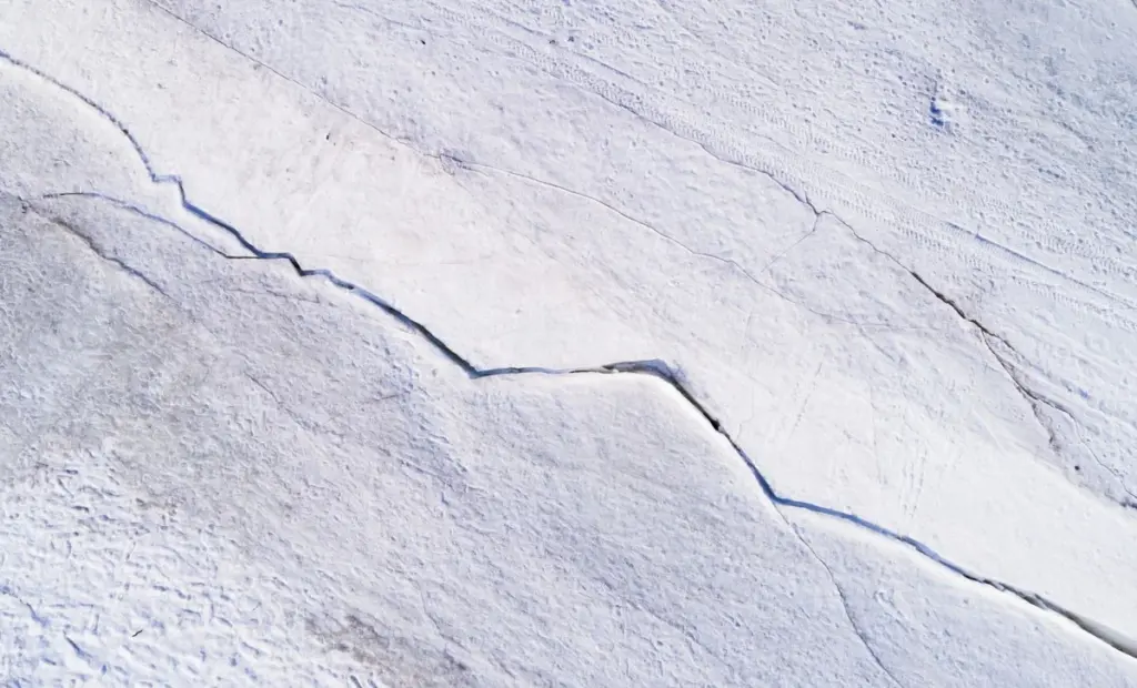 Proč se experti bojí prasklin v arktickém ledu: Nejsou to jen díry, ale ohřívače vzduchu