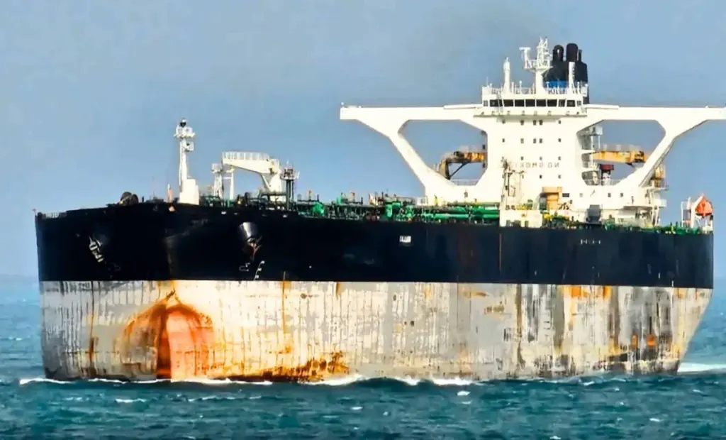 Ruský tanker uprostřed Atlantiku: Proč se USA snaží loď zadržet a na palubě je něco víc než jen ropa