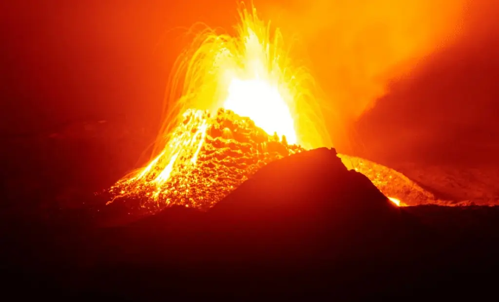 Tři důvody, proč největší sopky nespalují města, ale dusí celou planetu