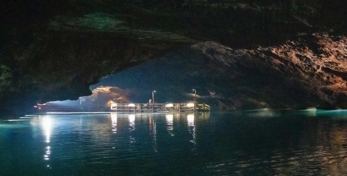 Třináctiletý kluk vlezl do úzké štěrbiny a objevil největší podzemní jezero Ameriky: Jak se to stalo? - image 2