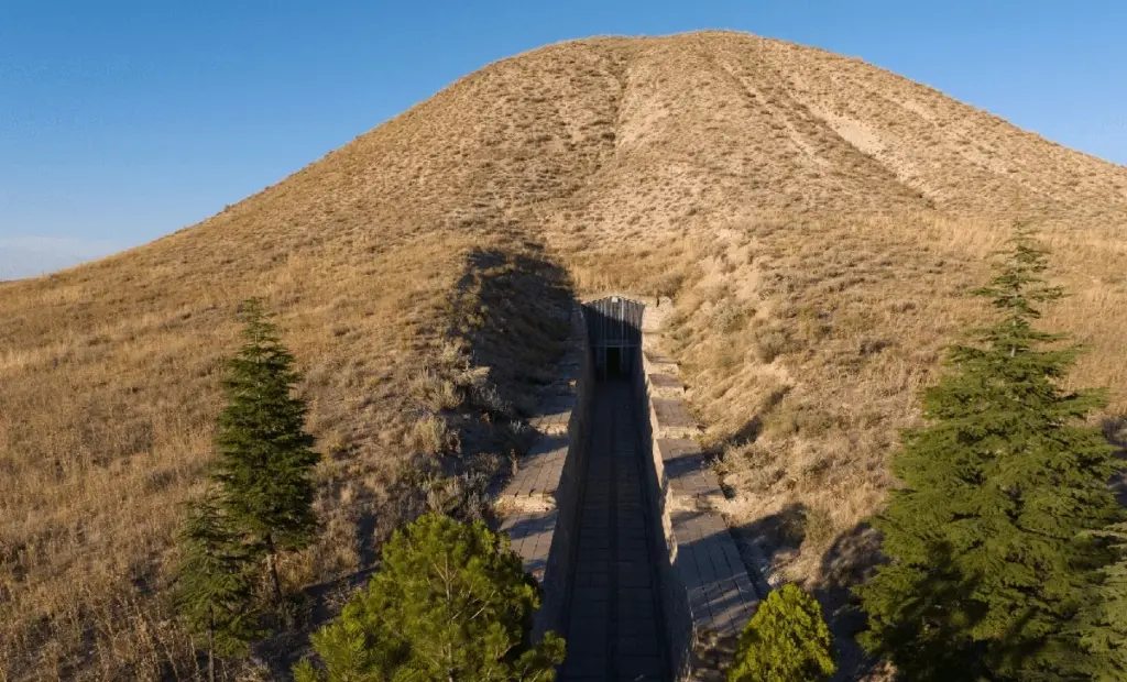 Vědci objevili hrobku, která přepisuje historii krále Midase: Kdo v ní leží?