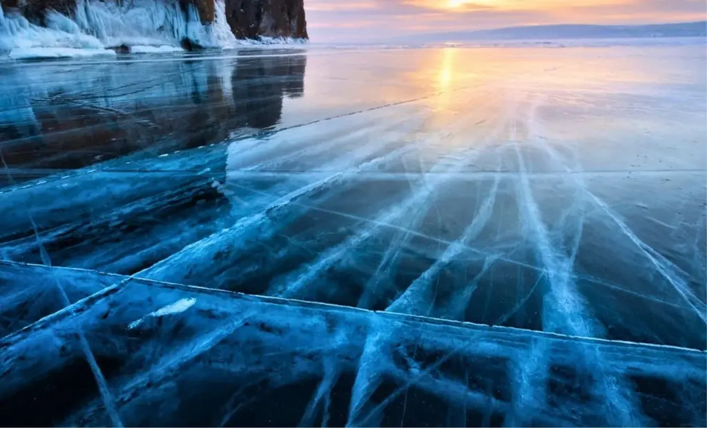 Vědci objevili na dně Bajkalu neznámou strukturu: Podmořské sopky, které nikdo nečekal