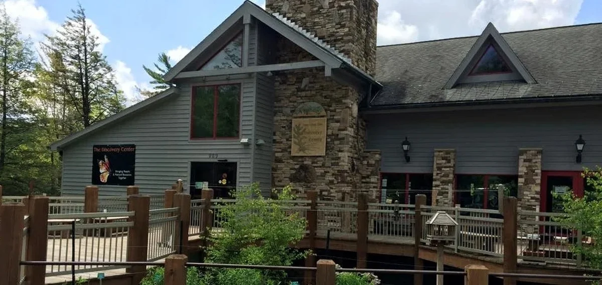 Vědci objevili na dně Bajkalu neznámou strukturu: Podmořské sopky, které nikdo nečekal - image 1