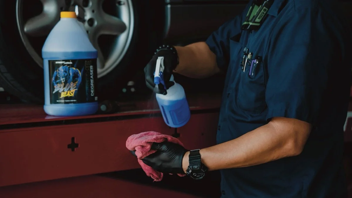 Zapomeňte na drhnutí: Tajemství mistrů, které rozpouští připálenou mastnotu v troubě BEZ námahy - image 2