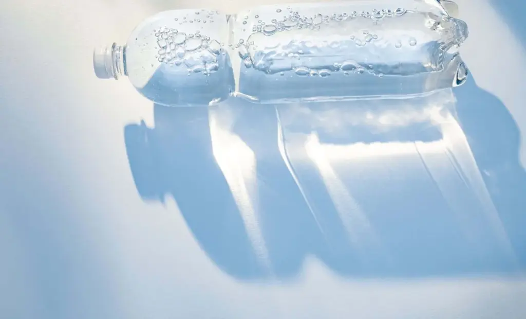 Zapomeňte na plasty: Revoluční kapsle se samy rozloží na světle a nezanechají stopu