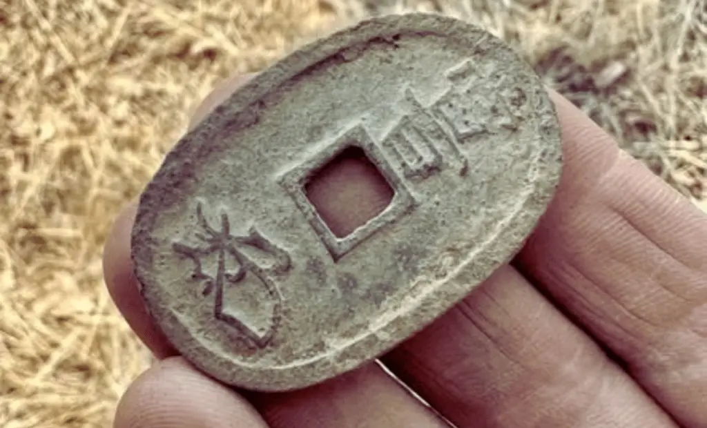 Australský zlatokop objevil zřídka vídanou japonskou minci z 19. století