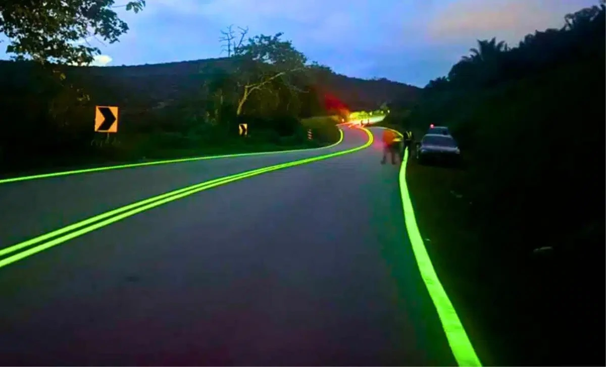 Malajsie zkusila silnice, co svítí ve tmě. Narazila na drahý problém. - image 1