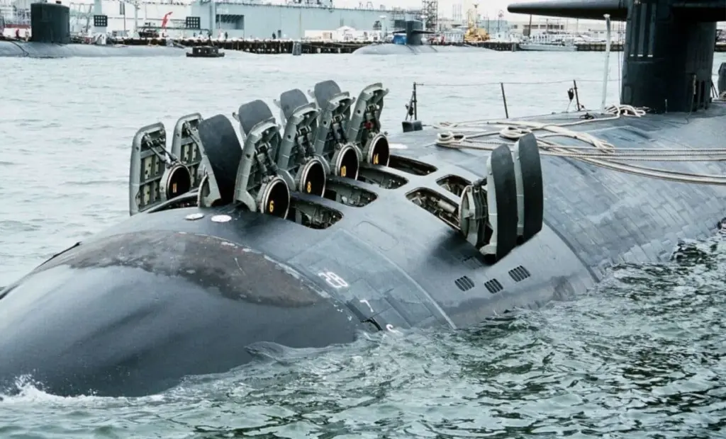 2080 střel Tomahawk zmizelo přes noc. Námořnictvo zoufale bojuje o záchranu ponorek třídy Ohio.