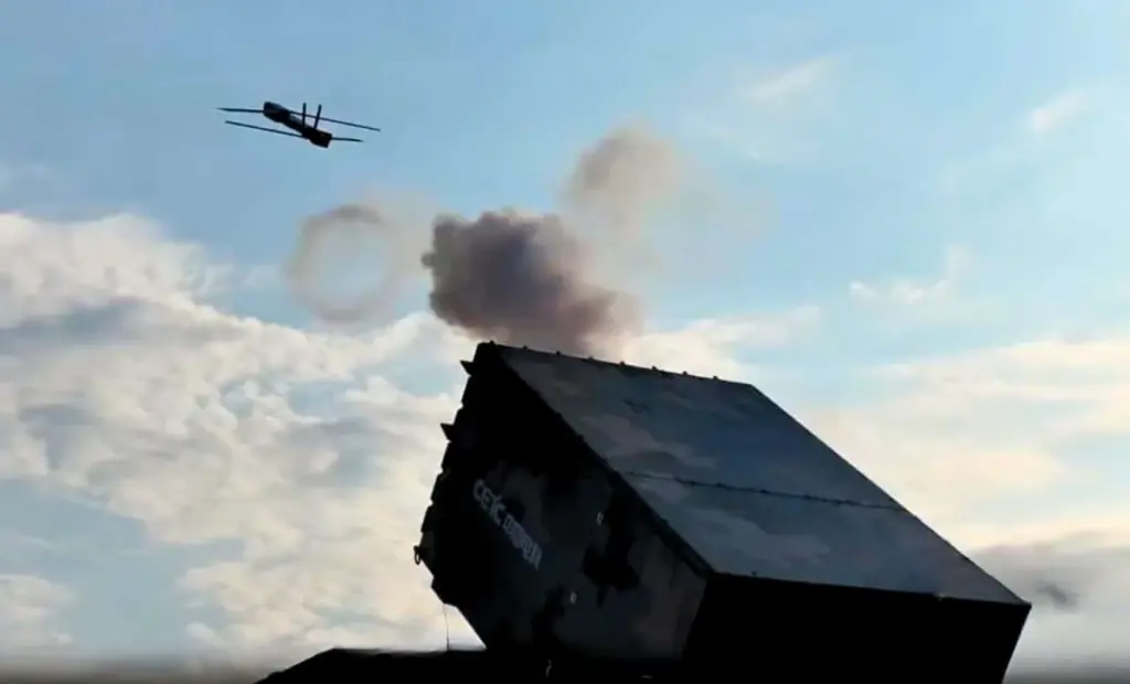 Čína odhaluje roj 96 autonomních dronů pro údery s 3sekundovým řetězcem zabití