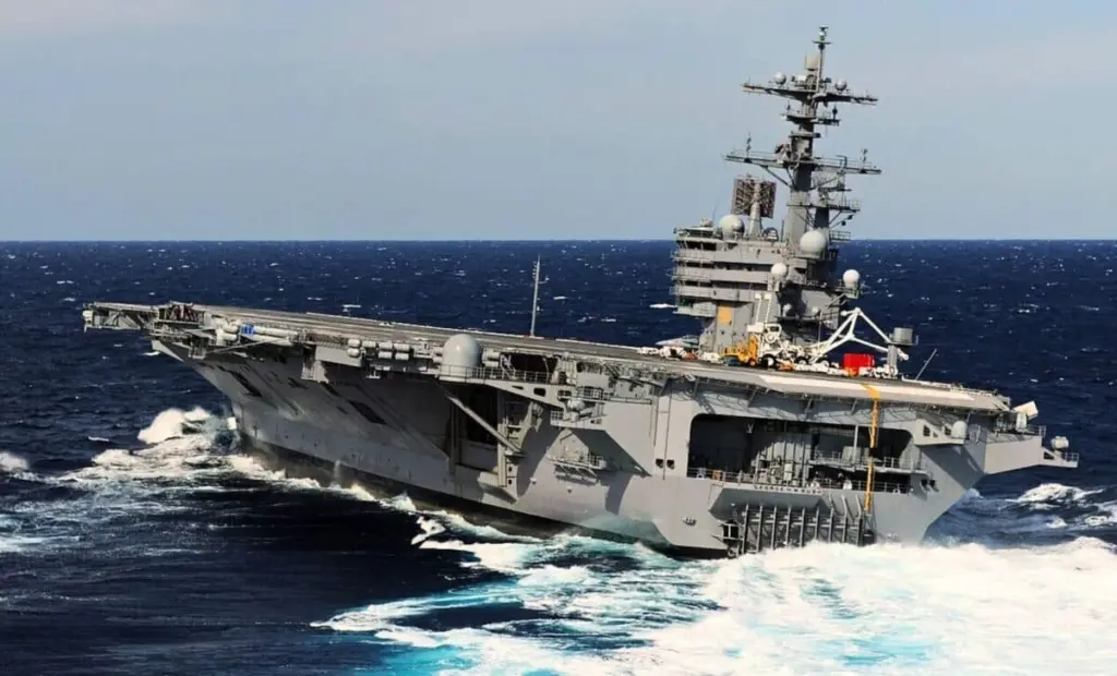 Írán hlásí útok dronů na letadlovou loď USS Abraham Lincoln v Ománském zálivu