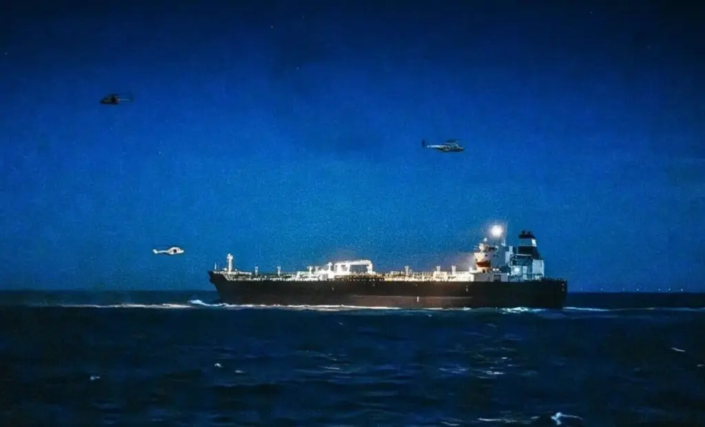 Kapitán "šedé flotily": Evropské speciální jednotky zadržely v Severním moři ropný tanker bez identifikačních údajů