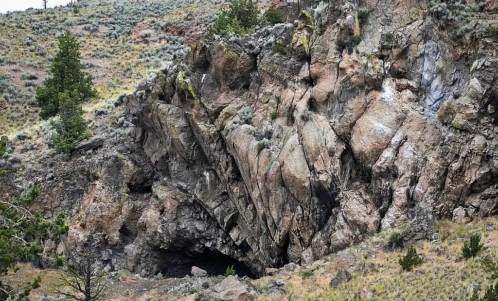 Nejstarší šaty v Americe: Zaledověké jeskyně v Oregonu odhalily šokující minulost