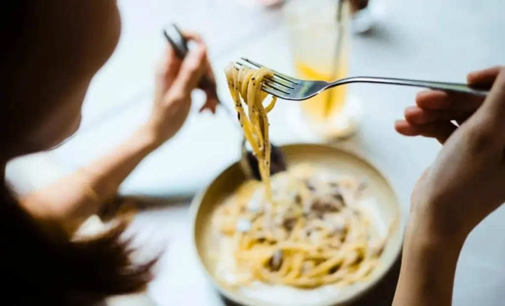 Tajemství nejzdravější večeře: Odborník na výživu odhaluje, co jíst po setmění