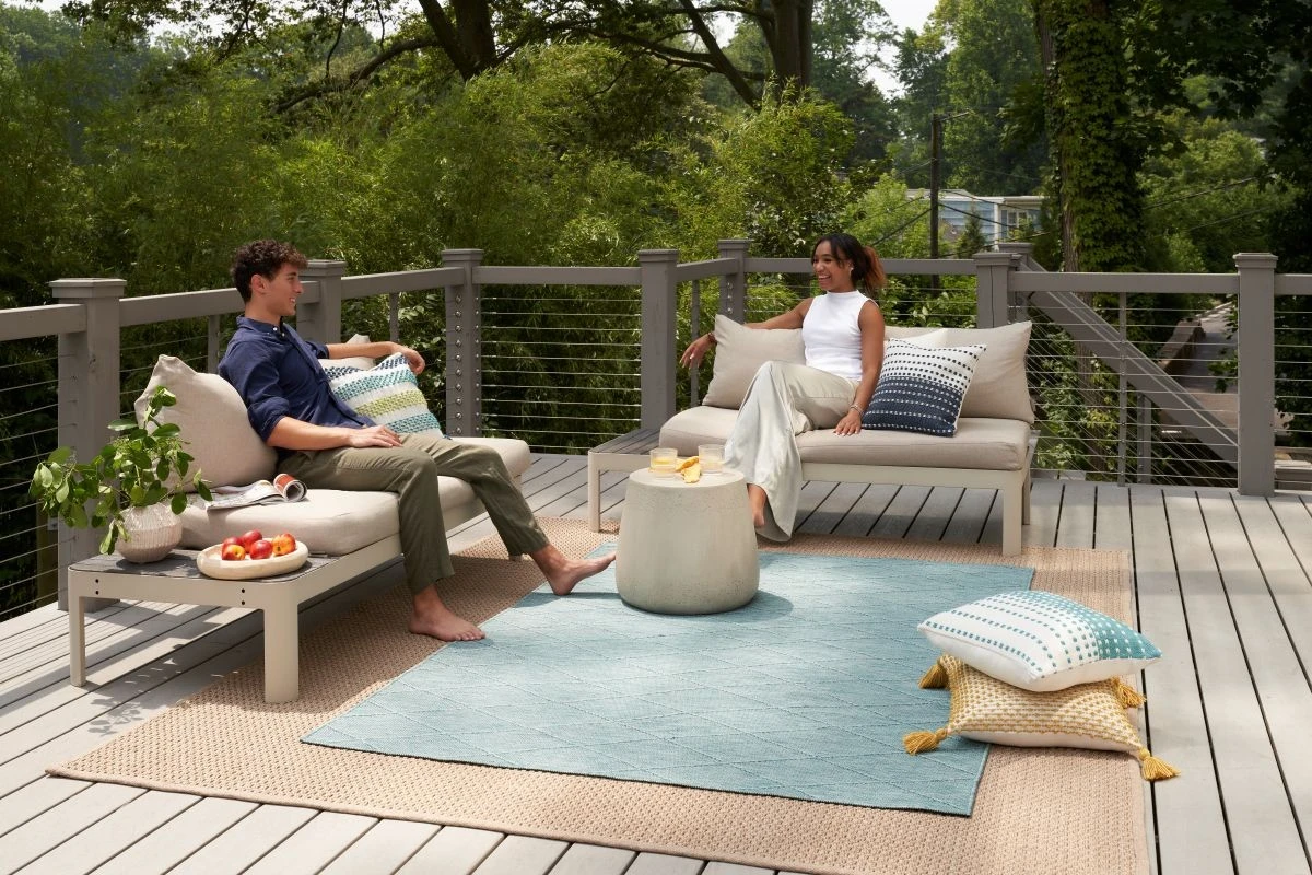 Znáte to? Toto je největší chyba při čištění venkovního koberce, která ho ničí. - image 2