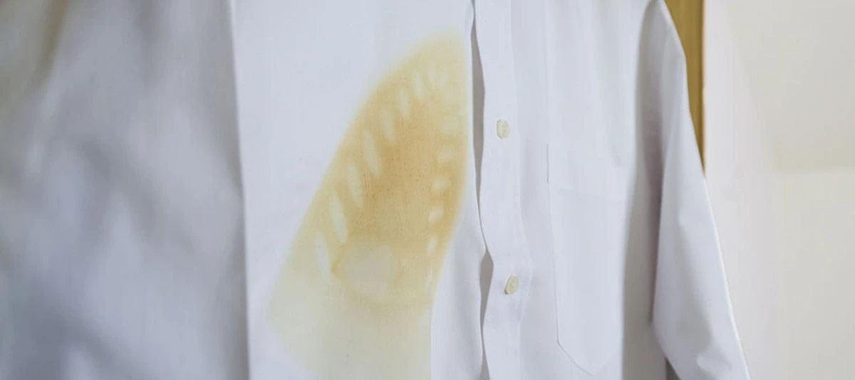 Jak odstranit stopy žehličky z oblečení: méně známý trik s jedním běžným kuchyňským předmětem - image 1