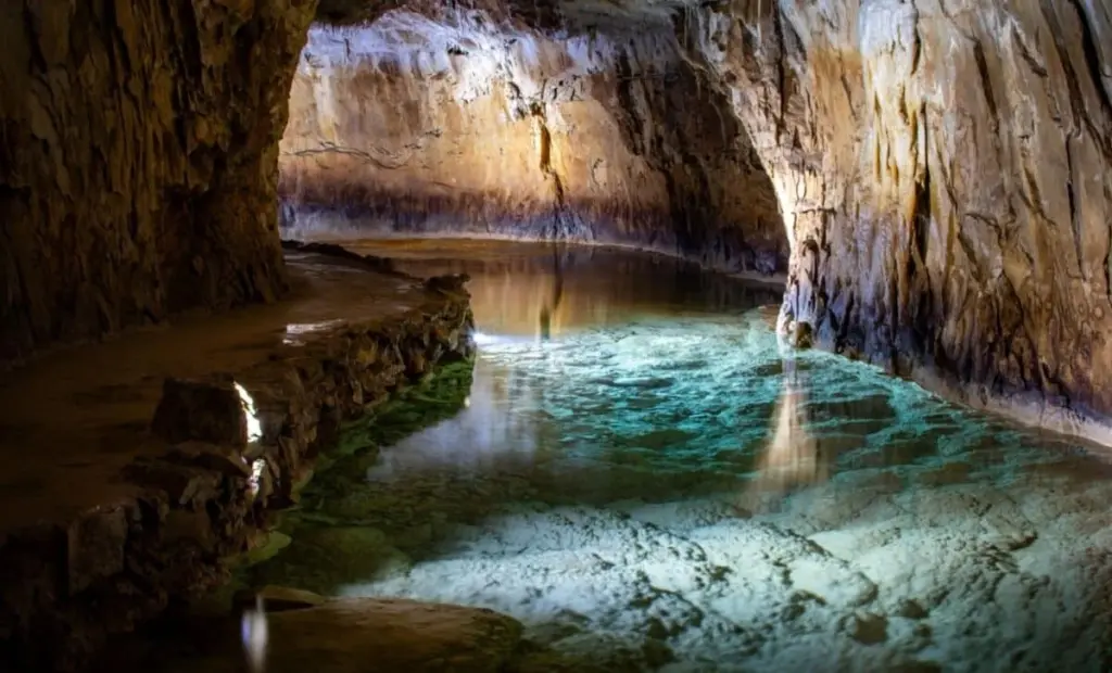 Objev v texaské jeskyni: Potápěči objevili dno pokryté kostmi z doby ledové