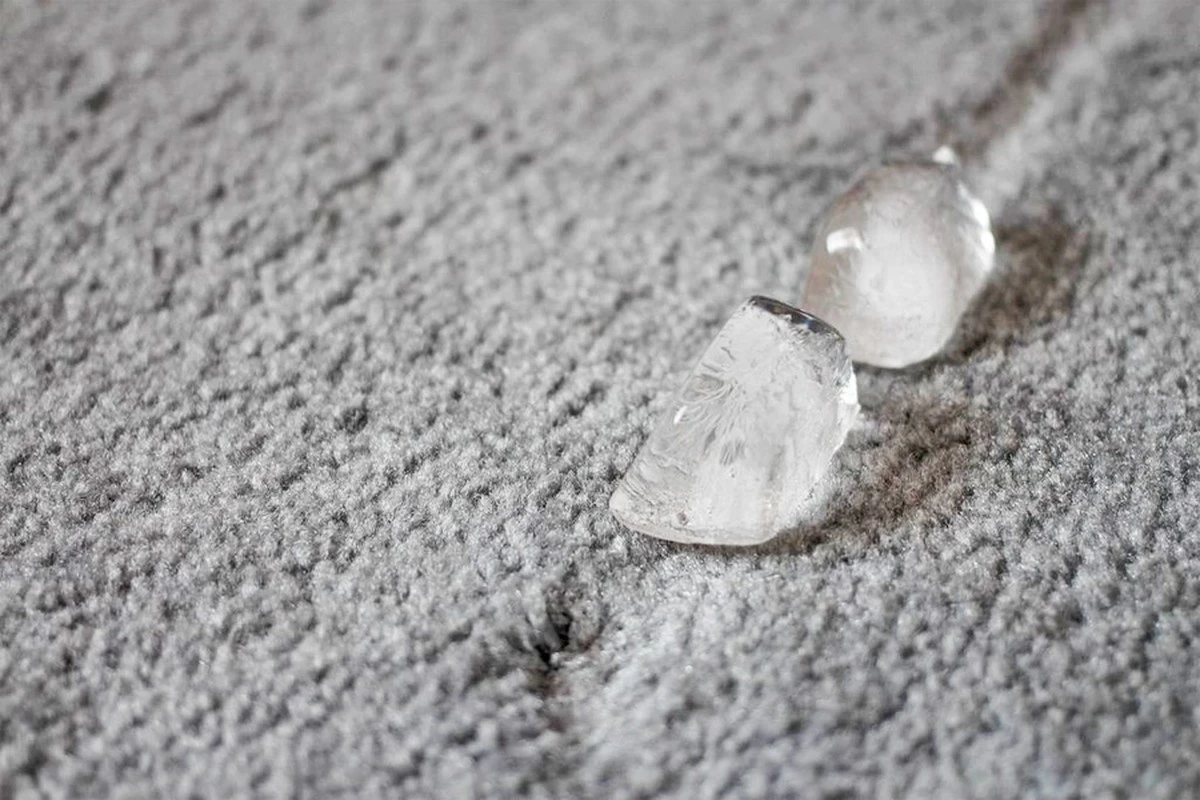 Zmražený trik pro dokonale čistý koberec: Proč tohle funguje lépe než drhnutí? - image 1